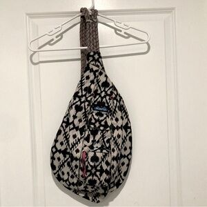 Kavu Black and White Sling
